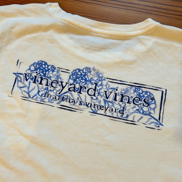 Vineyard Vines white tshirt, size medium - Picture 4 of 4